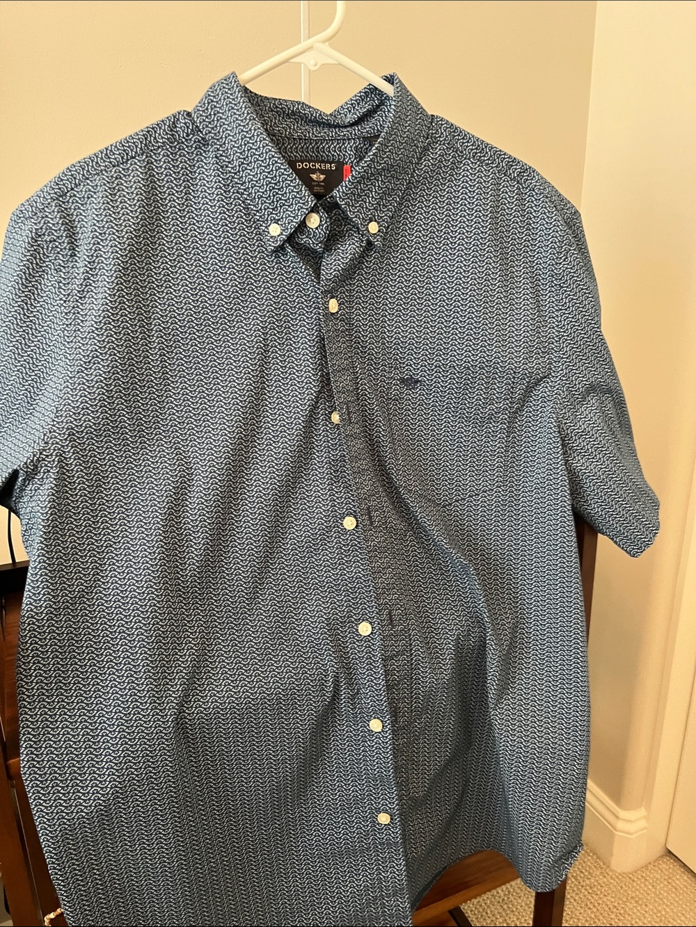 Dockers Navy Blue Short-Sleeve Button-Down Shirt with Geometric Pattern